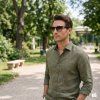 Slunecni bryle GUESS GU6970 52P UNI lifestyle M 002 web